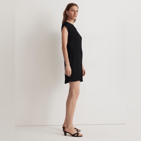 Madewell Plissé Mini Tee Dress in black - Picture 2 of 9